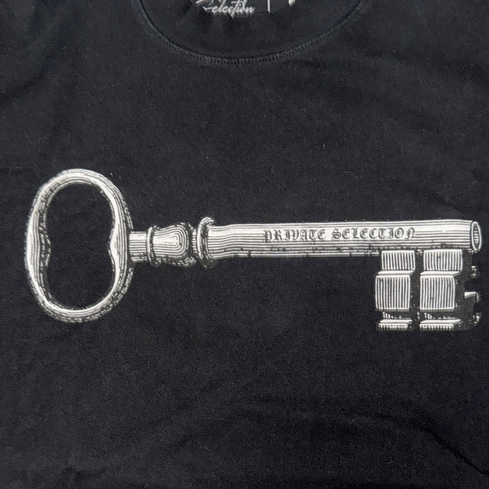 Black Graphic Tee with Key Design - Picture 3 of 5